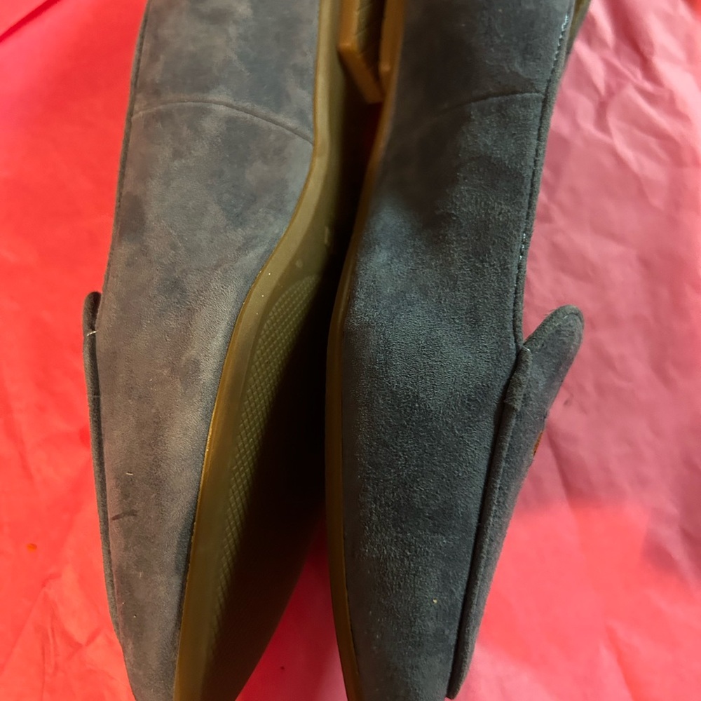 Talbots Women’s size 6.6 Light Blue Suede Loafers with Bee Design never worn - Picture 5 of 11